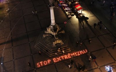 PovstaNIE – 71 397 sviečok proti zvoleniu Mariána Kotlebu